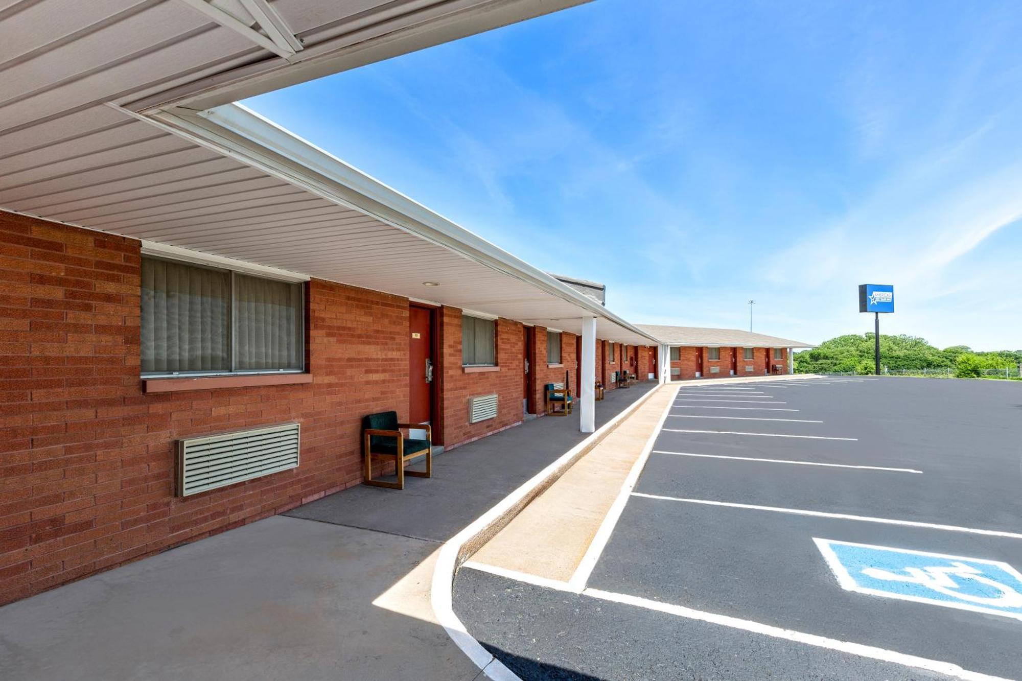 Americas Best Value Inn Belleville Eksteriør billede