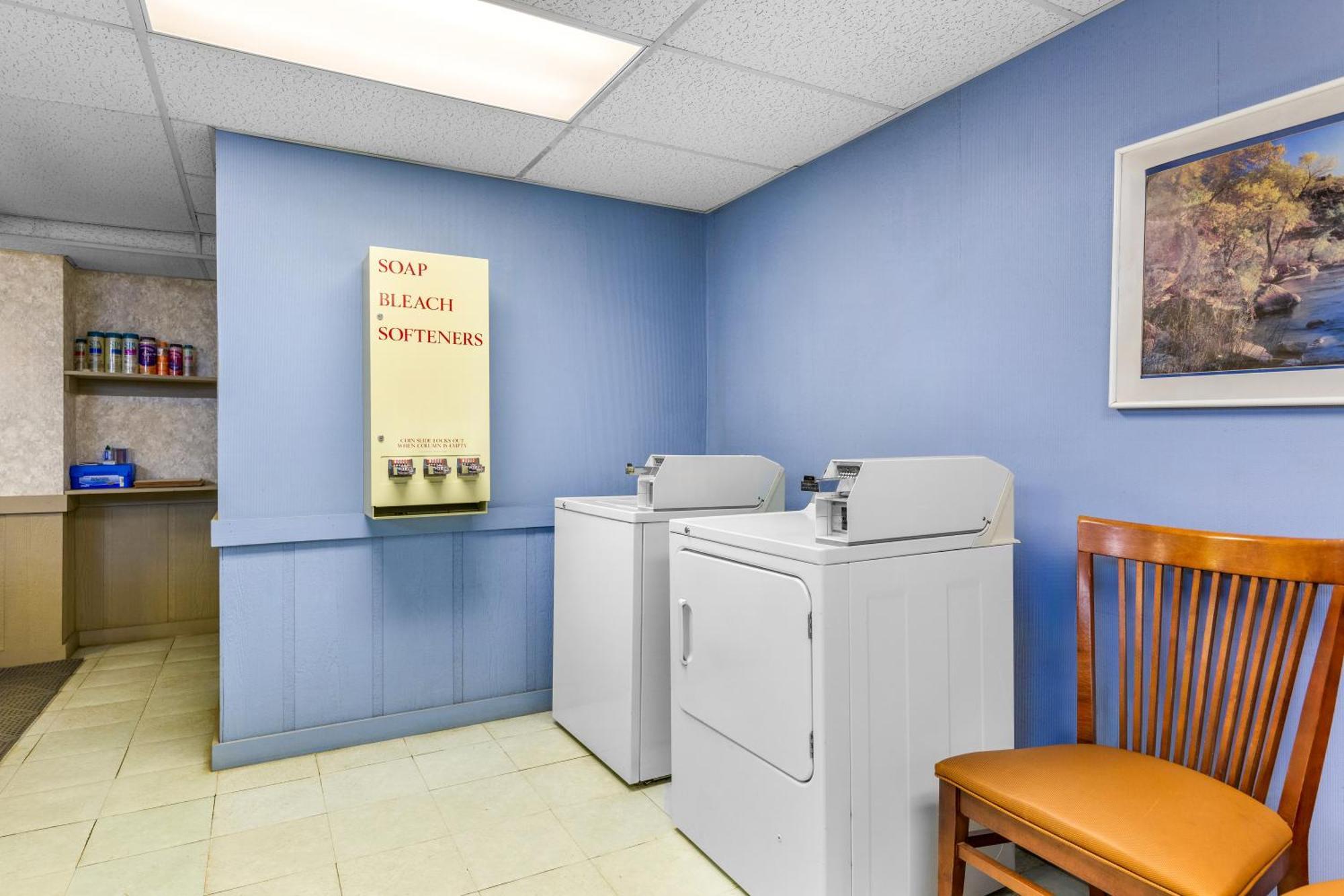 Americas Best Value Inn Belleville Eksteriør billede